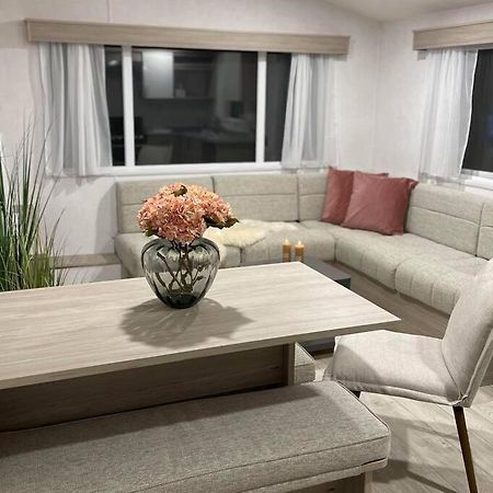 Garden Guest House Hovik Bagian luar foto