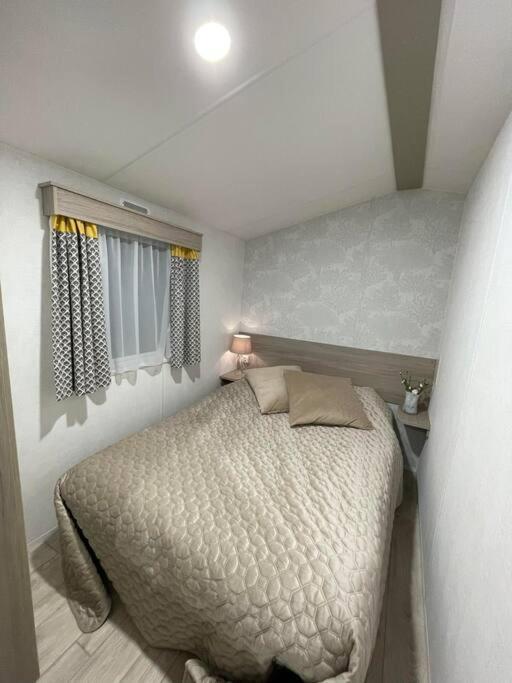 Garden Guest House Hovik Bagian luar foto