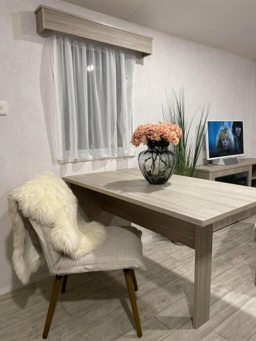Garden Guest House Hovik Bagian luar foto