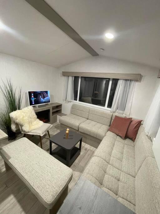 Garden Guest House Hovik Bagian luar foto