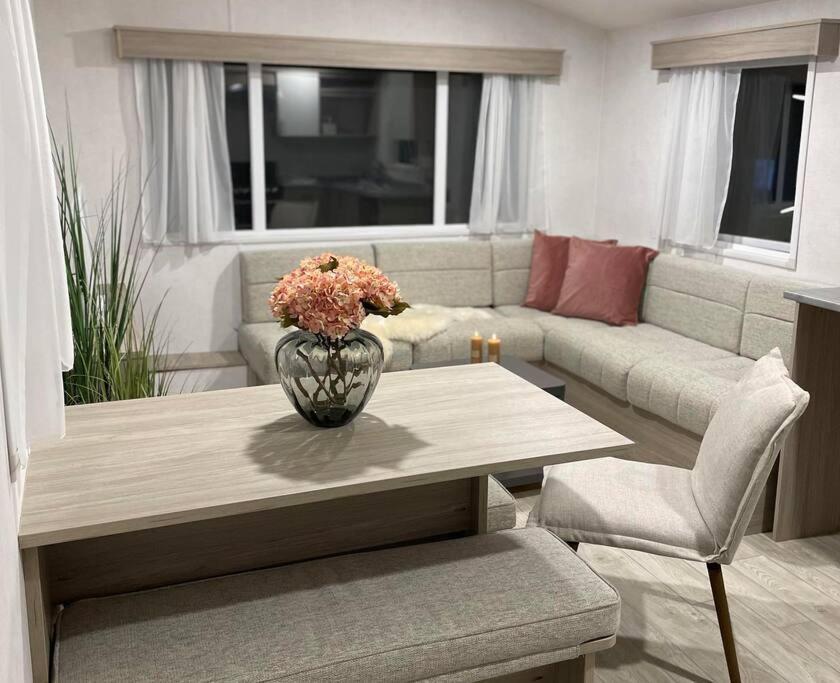 Garden Guest House Hovik Bagian luar foto