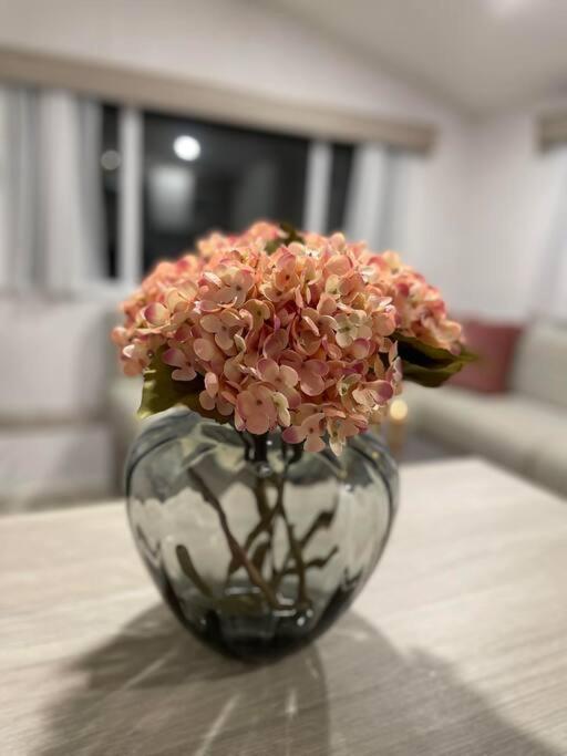 Garden Guest House Hovik Bagian luar foto